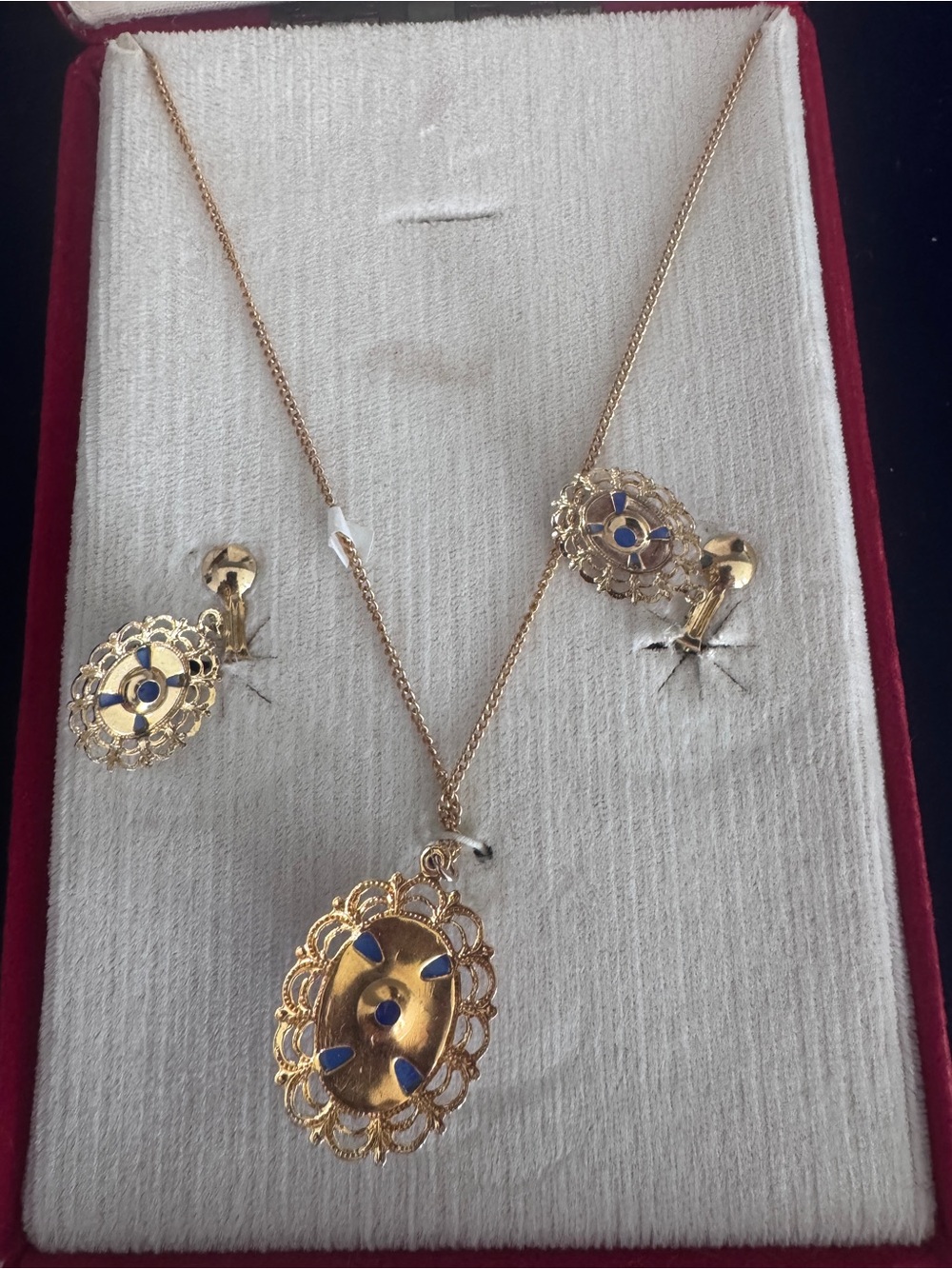 Vintage Gold Filigree Necklace and Earring Set with Bright Blue Cabochons - Picture 4 of 6